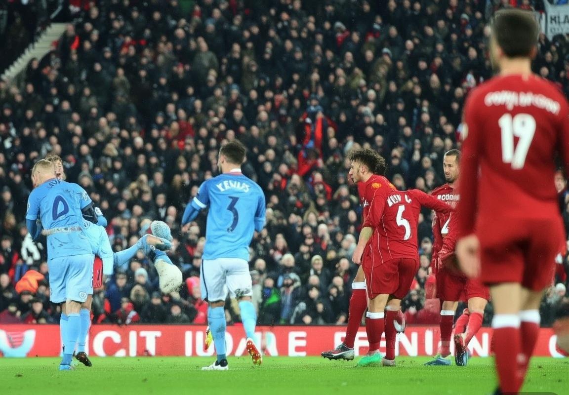 2019英超巅峰对决：曼城利物浦史诗之战回顾(图3)